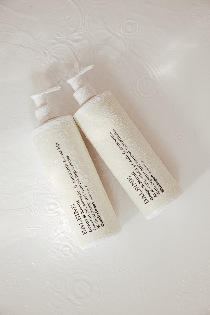 Shampoo and conditioner with grape & neroli, made with selected natural ingredients for a refreshing hair care routine | Shampoo og balsam med grape & neroli, lavet med udvalgte naturlige ingredienser til en opfriskende hårplejerutine.