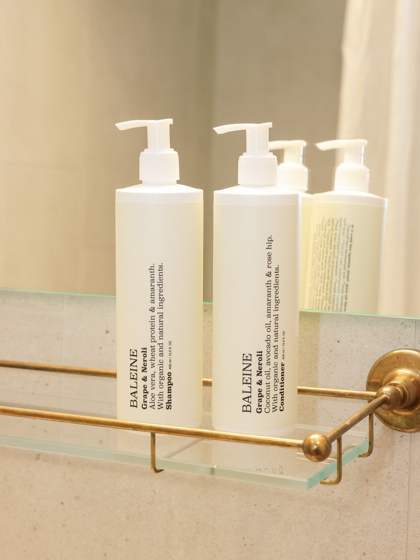 Natural shampoo and conditioner in grape & neroli scent, nourishing your hair | Naturlig shampoo og conditioner med duften grape & neroli, som nærer dit hår.