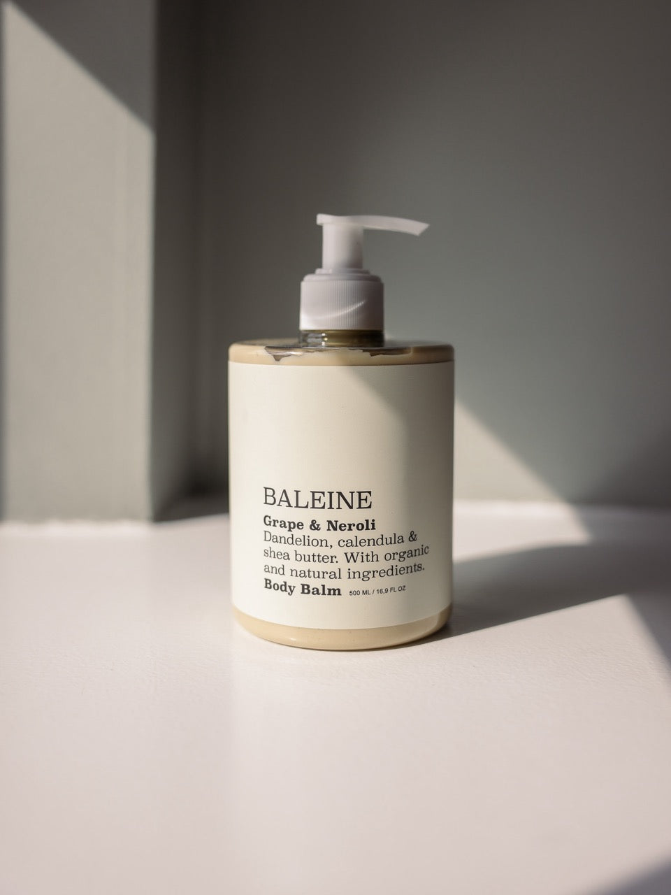 Hand & body balm with a refreshing grape & neroli scent, nourishing and protecting your skin | Hand & body balm med en frisk duft af grape & neroli, som nærer og beskytter din hud.