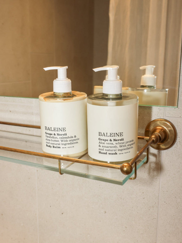 Soothing hand wash and hand cream with natural grape & neroli fragrance, ideal for sensitive skin | Beroligende håndsæbe og håndcreme med naturlig duft af grape & neroli, ideel til følsom hud.