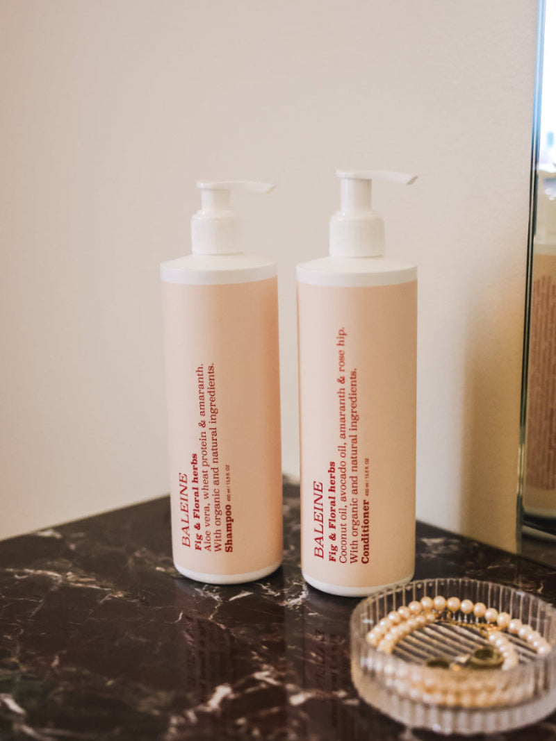 Natural conditioner with fig & floral herbs, perfect for dry and damaged hair | Naturlig balsam med fig & floral herbs, perfekt til tørt og beskadiget hår.