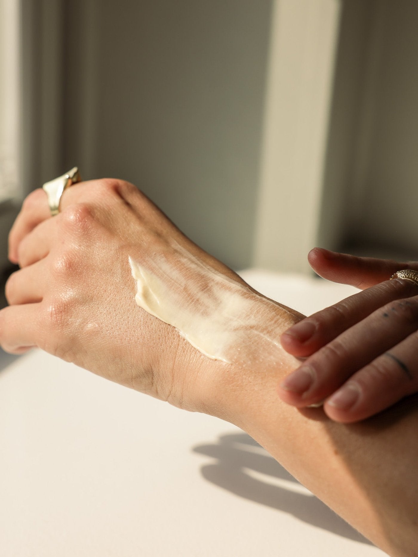 Moisturising hand cream with grape & neroli fragrance, perfect for dry skin | Fugtgivende håndcreme med duften grape & neroli, perfekt til tør hud.