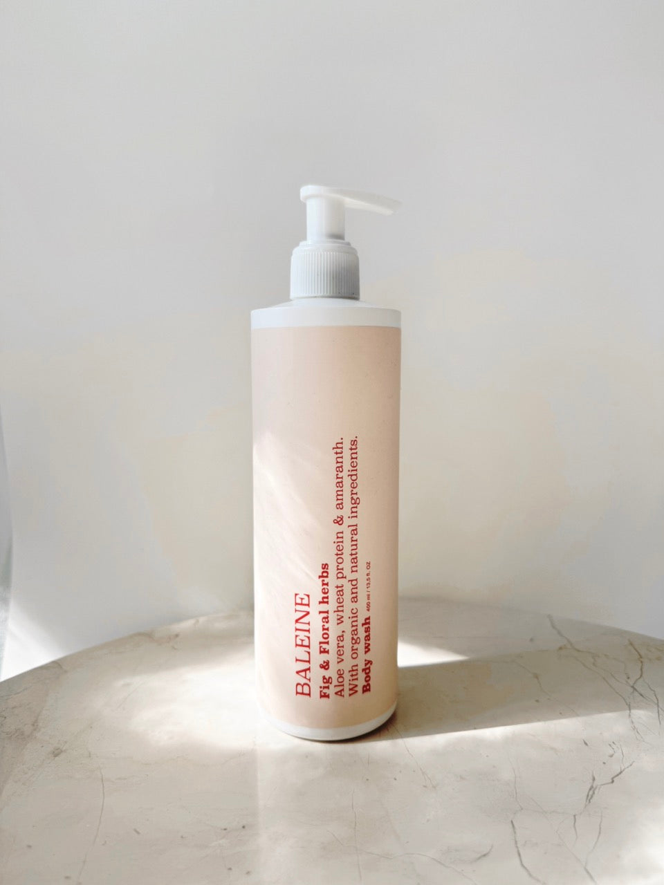 Body wash free from sulfates with fig & floral herbs – nourishes and protects your skin | Body wash uden sulfater med fig & floral herbs – nærer og beskytter huden.