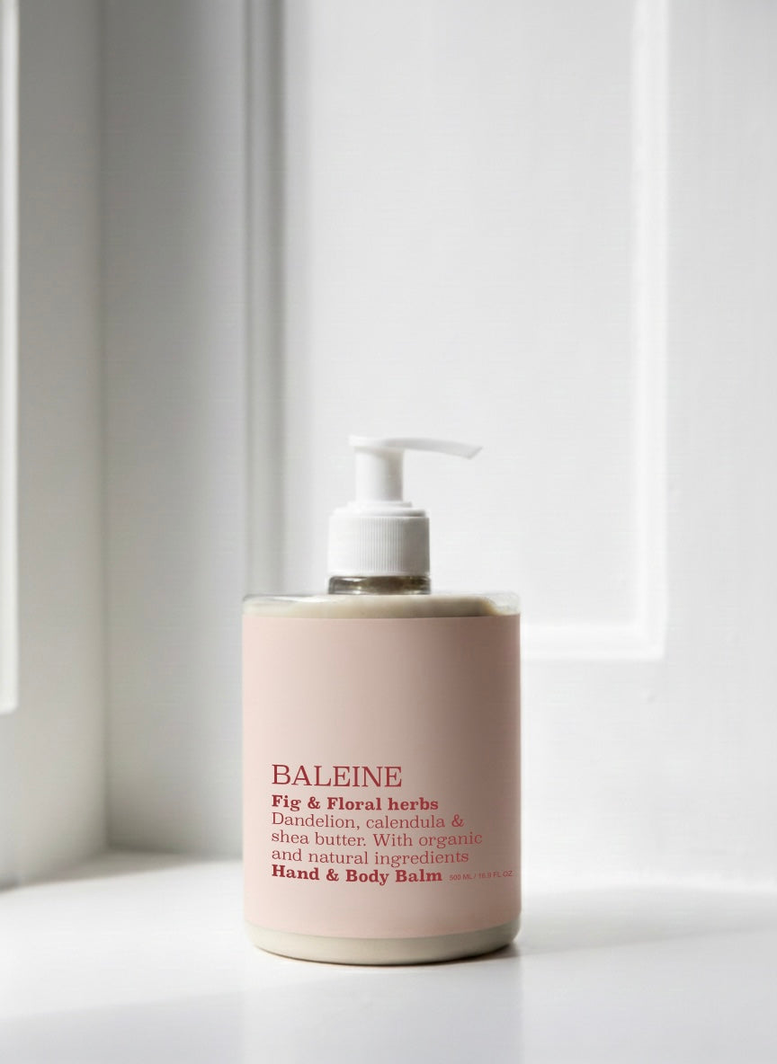 Moisturizing hand & body balm with fig & floral herbs – nourishing hand cream for dry and sensitive skin | Fugtgivende håndcreme med fig & floral herbs – nærende til tør og sensitiv hud.