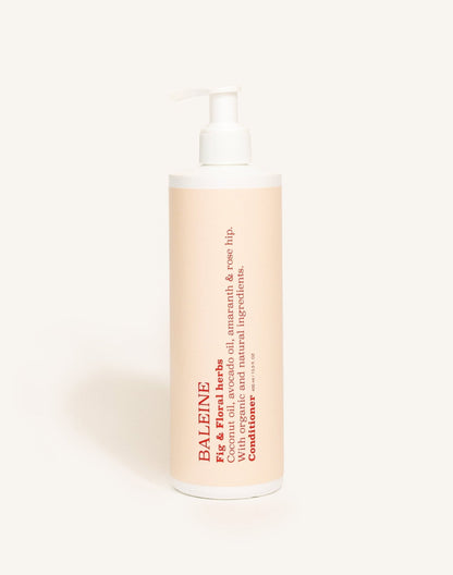 Conditioner with natural and organic ingredients in the scent of fig & floral herbs – hydrating and softening | Balsam med naturlige og økologiske ingredienser i duften fig & floral herbs – fugtgivende og blødgørende.