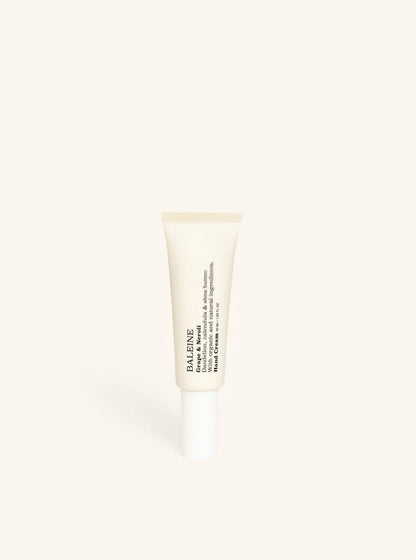 Hand cream with natural and organic ingredients – softens and moisturises, perfect for on-the-go | Håndcreme med naturlige og økologiske ingredienser – blødgør og fugter, perfekt til tasken.