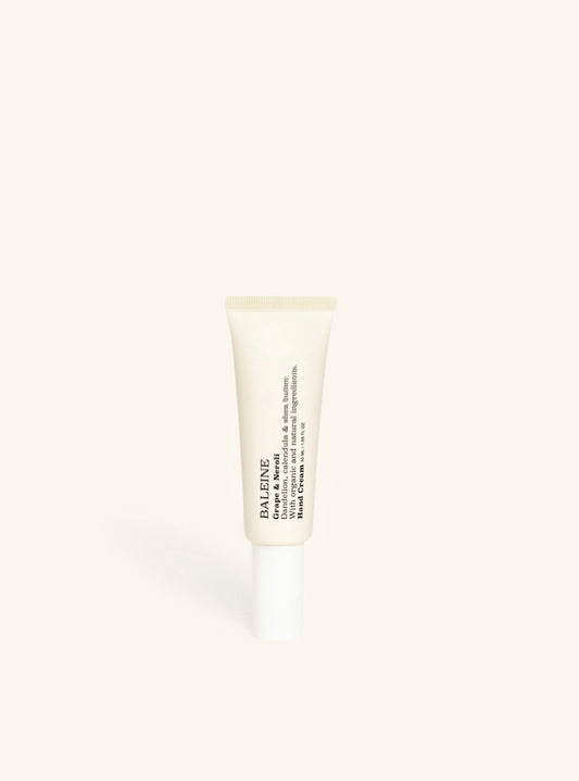 Hand cream with natural and organic ingredients – softens and moisturises, perfect for on-the-go | Håndcreme med naturlige og økologiske ingredienser – blødgør og fugter, perfekt til tasken.