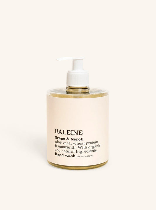 Sulphate-free hand soap with grape & neroli scent, offering gentle cleansing and a fresh feel | Sulfatfri håndsæbe med duft af grape & neroli, giver skånsom rens og en frisk fornemmelse.