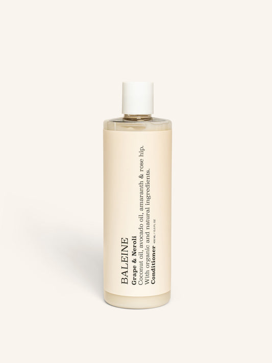 Conditioner with natural and organic ingredients in the scent of grape & neroli – revitalizing and softening | Conditioner med naturlige og økologiske ingredienser i duften grape & neroli – revitaliserende og blødgørende.