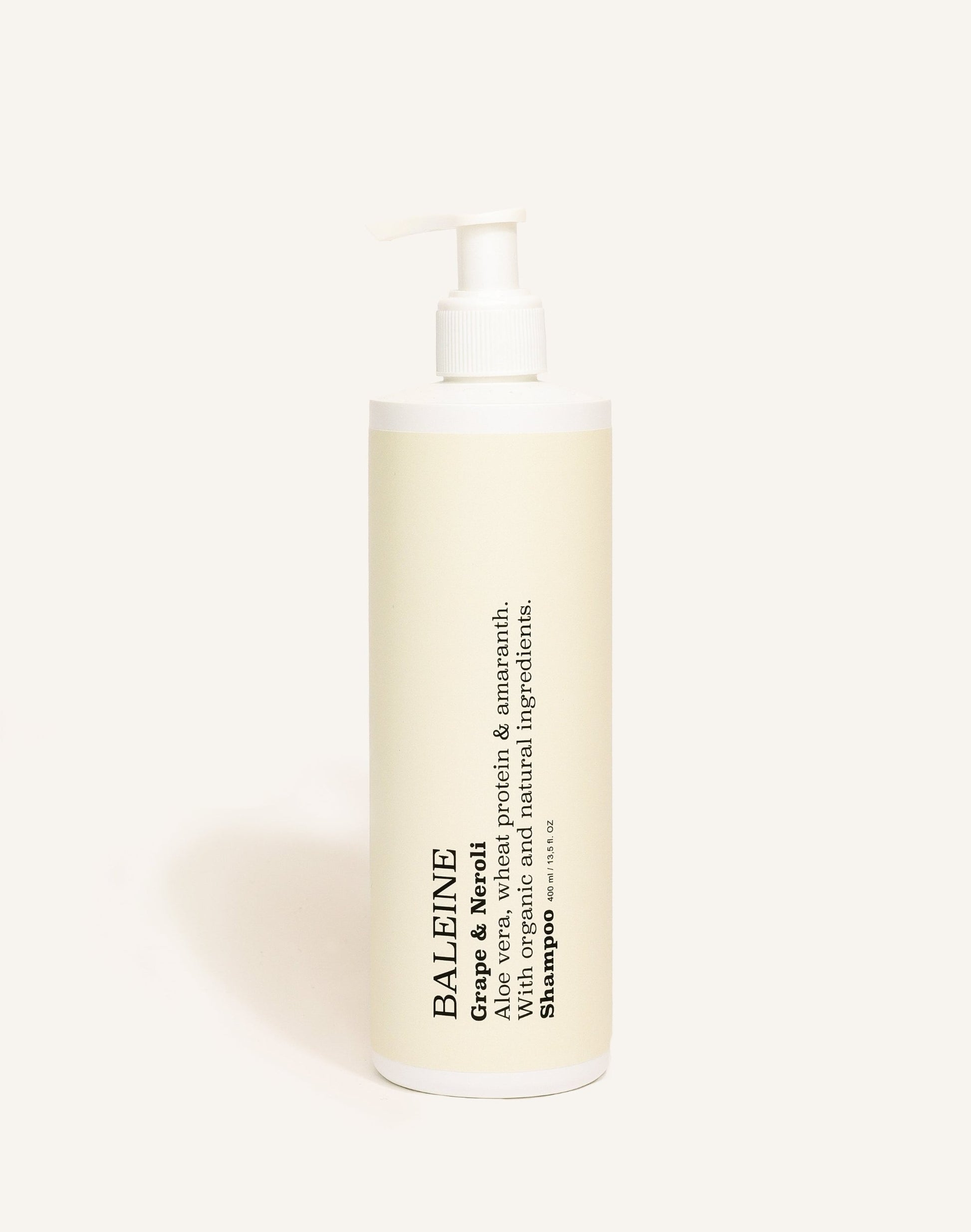 Refreshing shampoo with grape & neroli scent, providing a clean and vibrant feeling | Opfriskende shampoo med duft af grape & neroli, som giver en ren og livlig følelse.