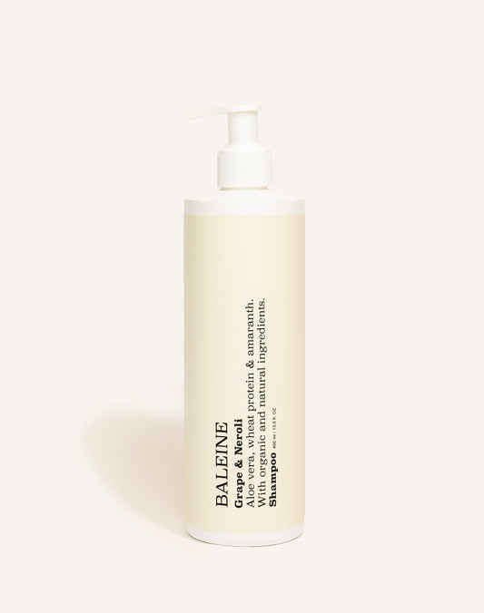 Refreshing shampoo with grape & neroli scent, providing a clean and vibrant feeling | Opfriskende shampoo med duft af grape & neroli, som giver en ren og livlig følelse.