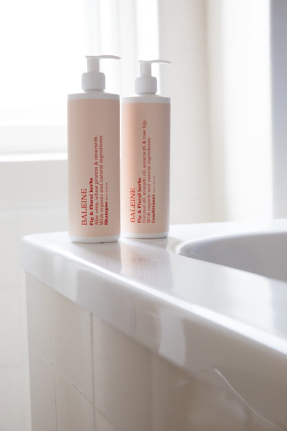 Hydrating shampoo and conditioner with fig & floral herbs, sulphate-free and suitable for all hair types | Fugtgivende shampoo og balsam med fig & floral herbs, sulfatfri og velegnet til alle hårtyper.